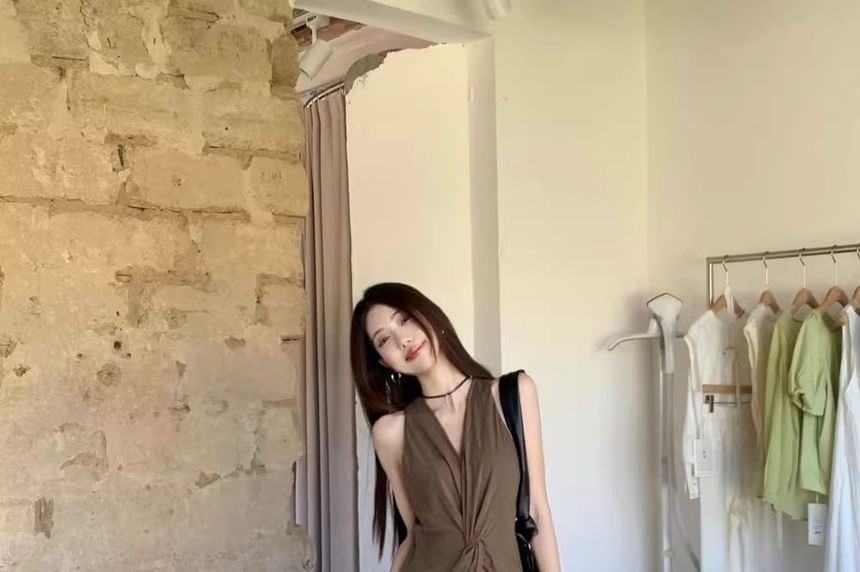Sleeveless V-Neck Plain Twist Maxi A-Line Dress