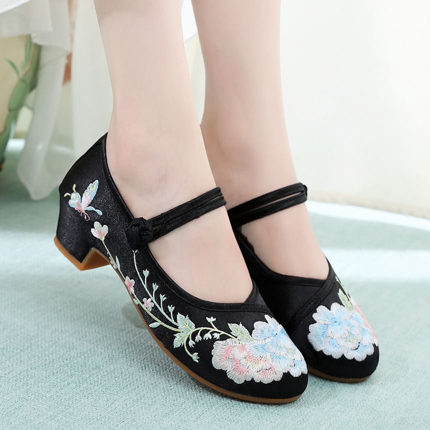 Heel Pumps Floral Embroidery Block