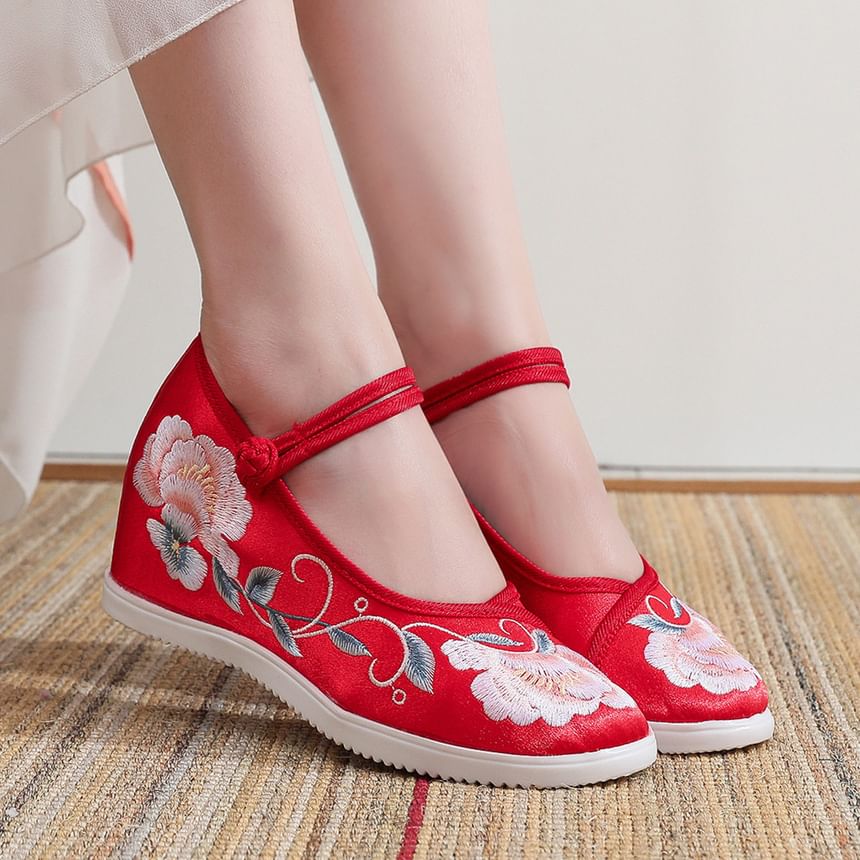 Wedge Shoes Floral Embroidery Heel