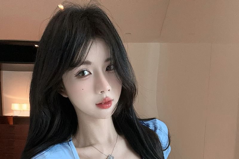 Fit Slim Short-Sleeve Crop Neck Trim T-Shirt Square Lace Bow