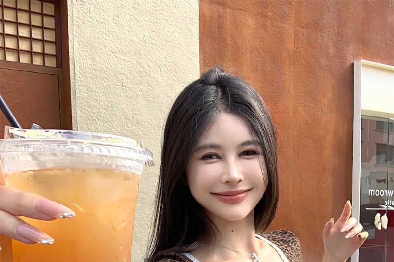 Fit Slim V-Neck Tee Short-Sleeve Trim Print Lace