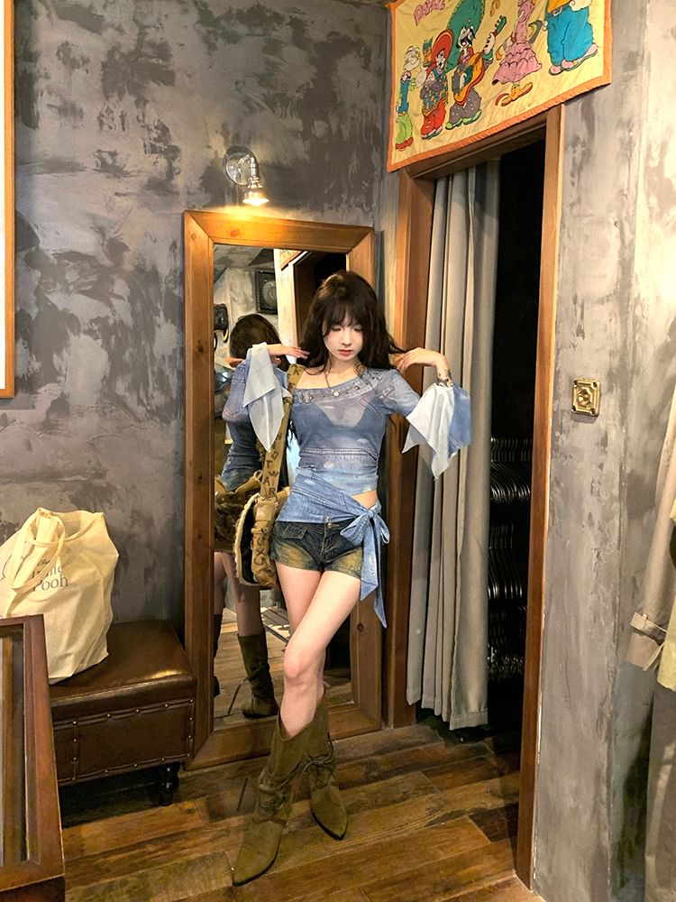 Tee Neck Slim Long-Sleeve Print Fit Asymmetrical Crop