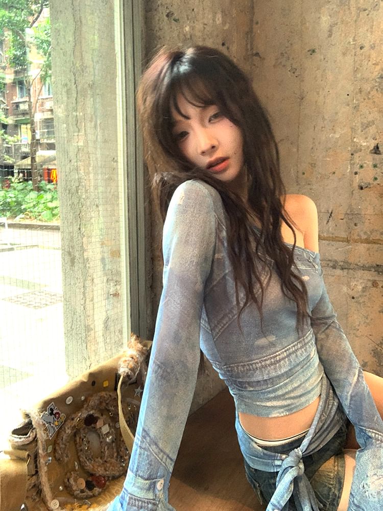 Tee Neck Slim Long-Sleeve Print Fit Asymmetrical Crop