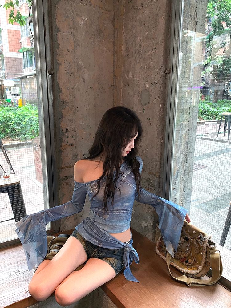 Tee Neck Slim Long-Sleeve Print Fit Asymmetrical Crop