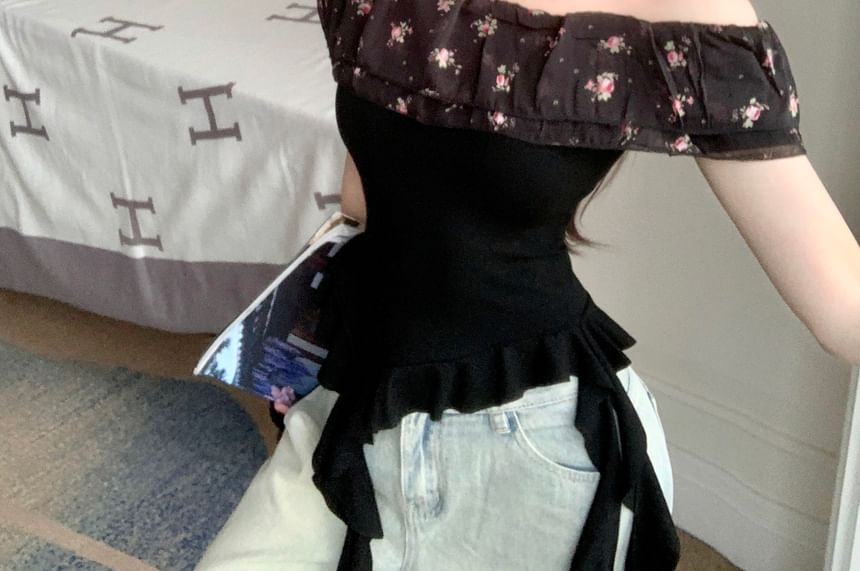 Slim Floral Off-Shoulder Trim Cap-Sleeve Tee Ruffle Panel Fit