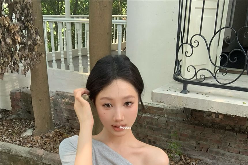 Short-Sleeve Fit T-Shirt Off-Shoulder Twist Slim