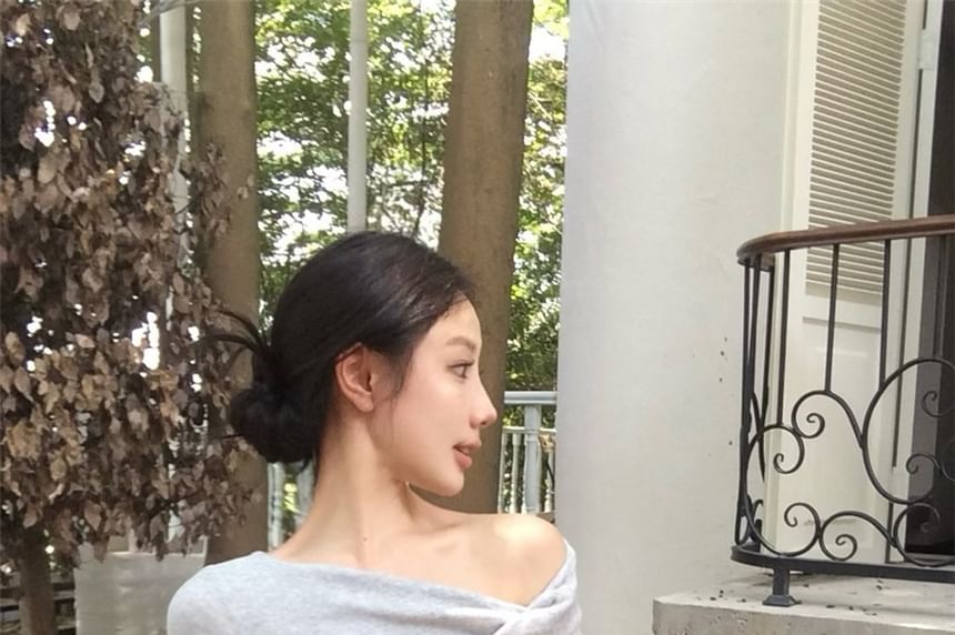 Short-Sleeve Fit T-Shirt Off-Shoulder Twist Slim