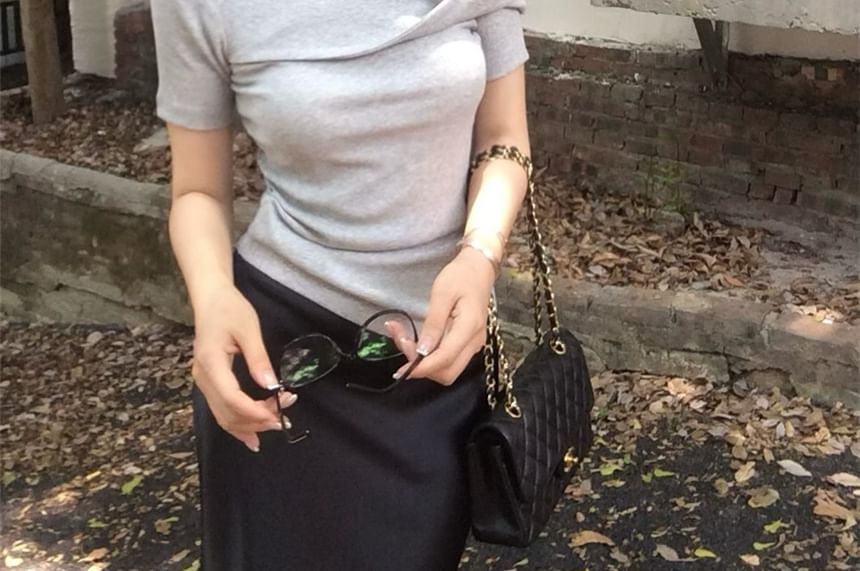 Short-Sleeve Fit T-Shirt Off-Shoulder Twist Slim