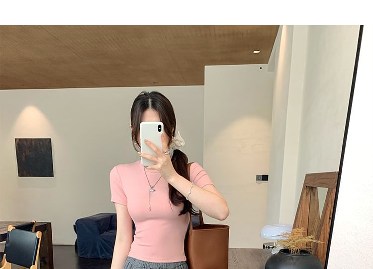 Slim Short-Sleeve Plain Fit Neck Round Tee