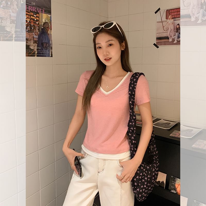 Short-Sleeve Mock V-Neck Contrast Two-Piece Trim Tee