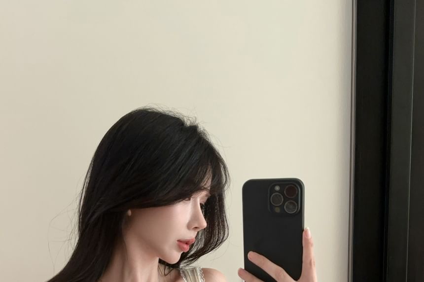 Trim Fit Square Crop Lettering Top Neck Tank Lace Slim