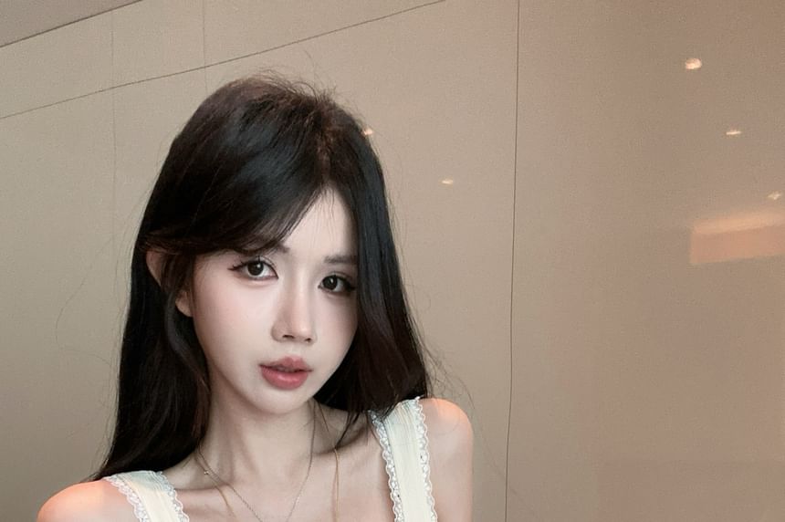 Trim Fit Square Crop Lettering Top Neck Tank Lace Slim