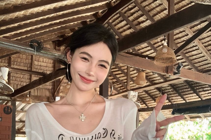 T-Shirt One-Shoulder Lettering Long-Sleeve