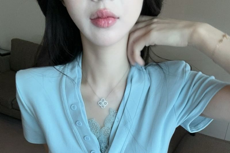 V-Neck Trim Plain Short-Sleeve Ruched Lace T-Shirt