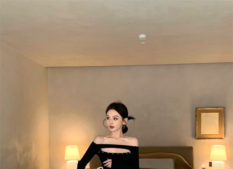 / Studded Flared Cropped Low Rise Plain Long-Sleeve Pants Off-Shoulder T-Shirt