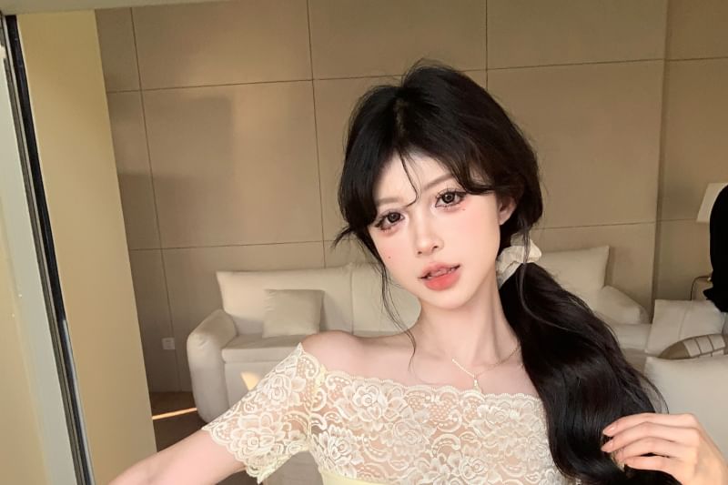 Floral Short-Sleeve Trim / Plain Lace Off-Shoulder Tee Rise High Mini Pencil Skirt