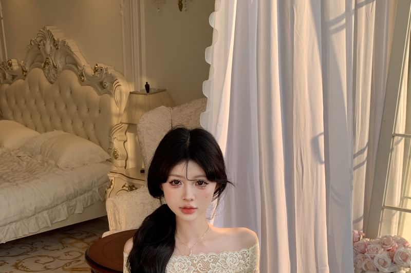 Floral Short-Sleeve Trim / Plain Lace Off-Shoulder Tee Rise High Mini Pencil Skirt