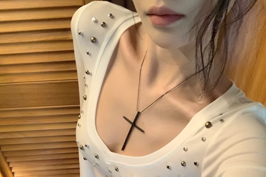 Plunge Short Plain Deep Sleeve Tee Studded