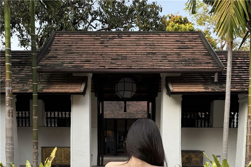 Top Off Cutout Plain Shoulder