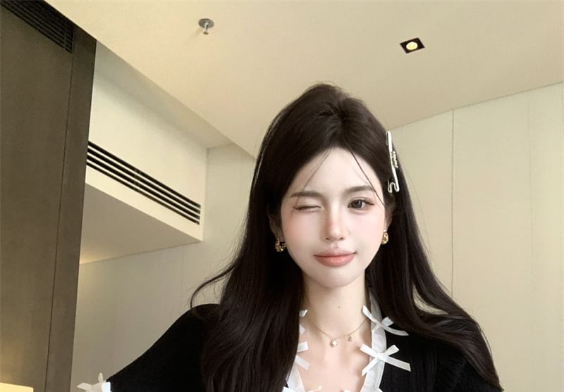 Cap-Sleeve Plain Bow Accent V-Neck Top