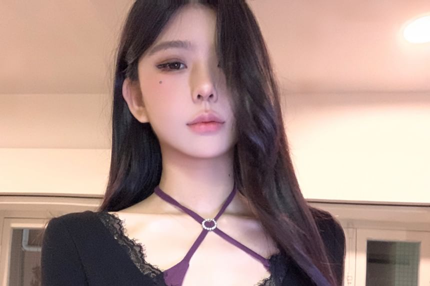 Crop Tee Long-Sleeve Trim Halter-Neck Set: Top Lace + V-Neck