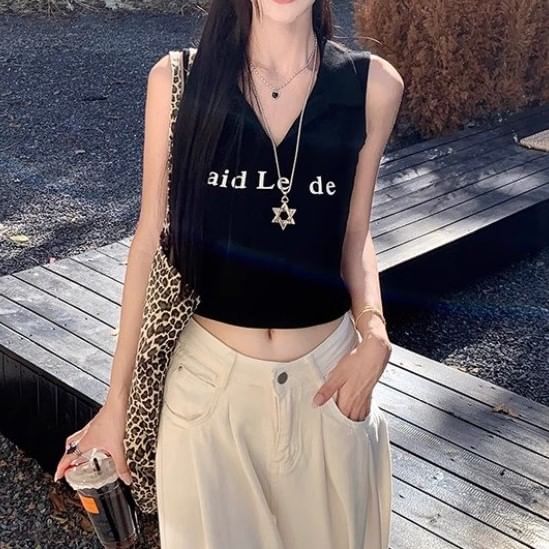 Lettering Tank Top Crop V-Neck