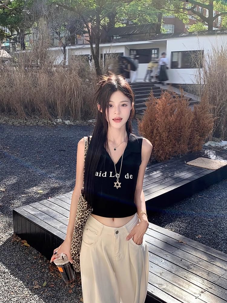 Lettering Tank Top Crop V-Neck