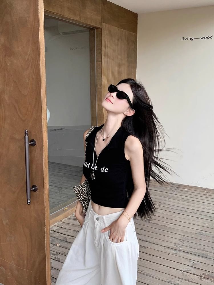 Lettering Tank Top Crop V-Neck