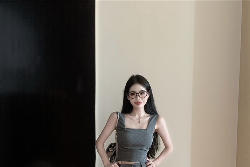 / High Neck Dotted Crop Slim Tank Fit Top Bubble Waist Square Hem Shorts