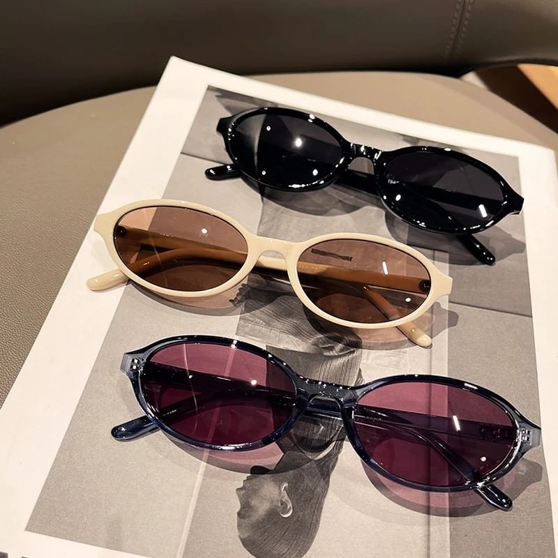 Oval / Frame Set Sunglasses Plastic Case Pouch Cleaning Cloth