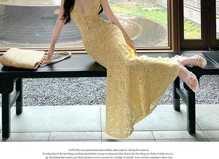 Lace Halter V-Neck Sheath Maxi Dress
