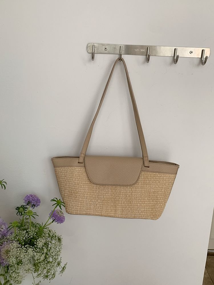Straw Flap Shoulder Bag