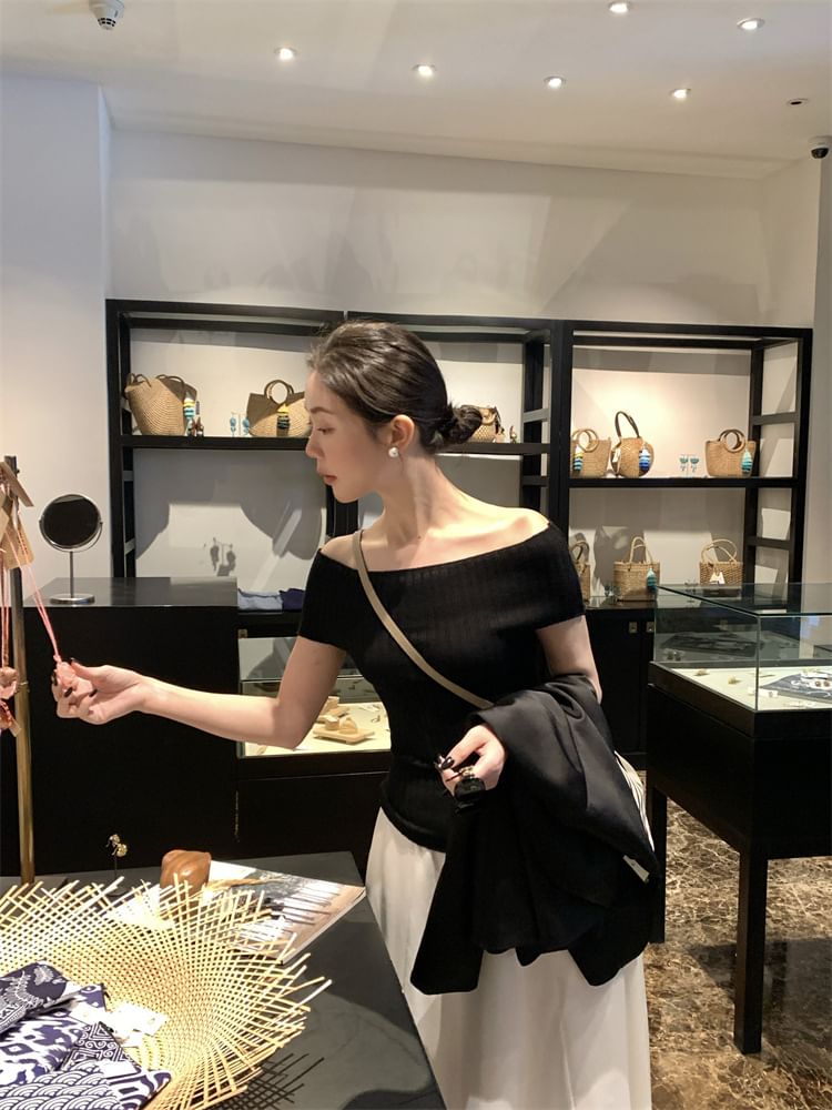 Off Short-Sleeve Shoulder Top Plain Knit Ribbed