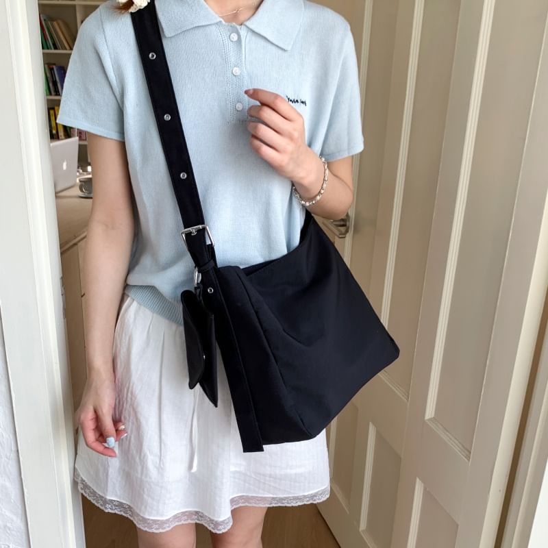 Plain Shoulder Bag With Pouch