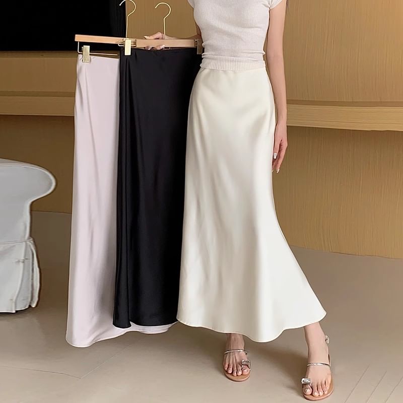 High-Rise Solid Mermaid Hem Midi Skirt