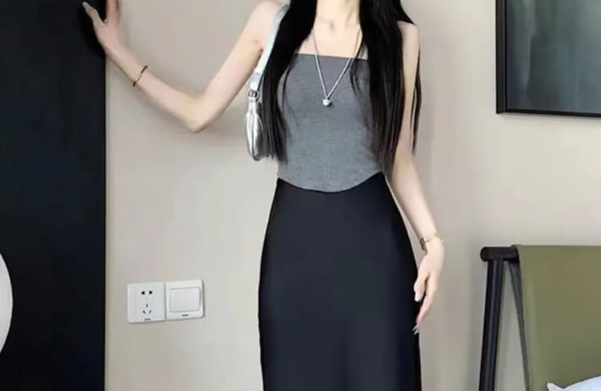 High-Rise Solid Mermaid Hem Midi Skirt