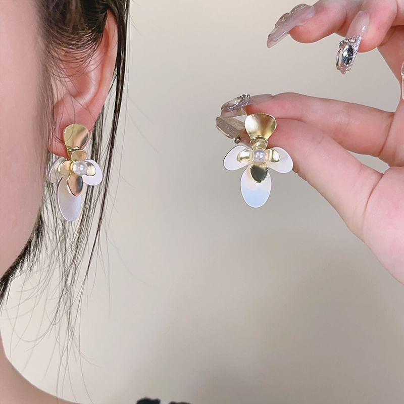 Two Faux Pearl Flower Earring Stud Tone