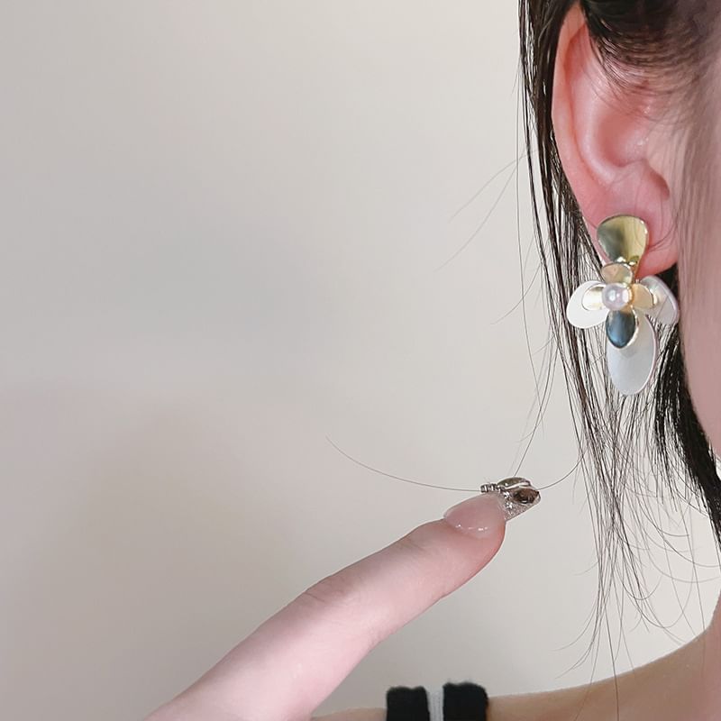 Two Faux Pearl Flower Earring Stud Tone