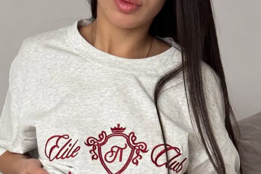 Elbow-Sleeve Neck Lettering Embroidered Tee Crew