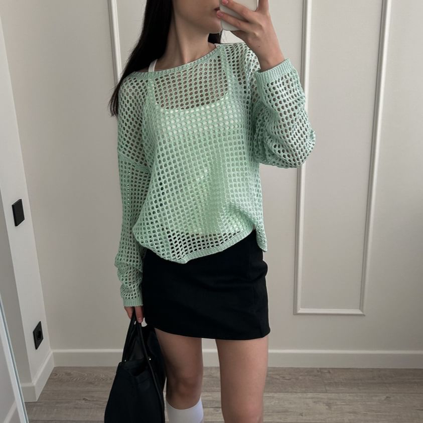 Knit Long-Sleeve Plain Neck Round Perforated Top