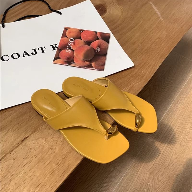 Metal Accent Faux Leather Toe Loop Flat Slide Sandals