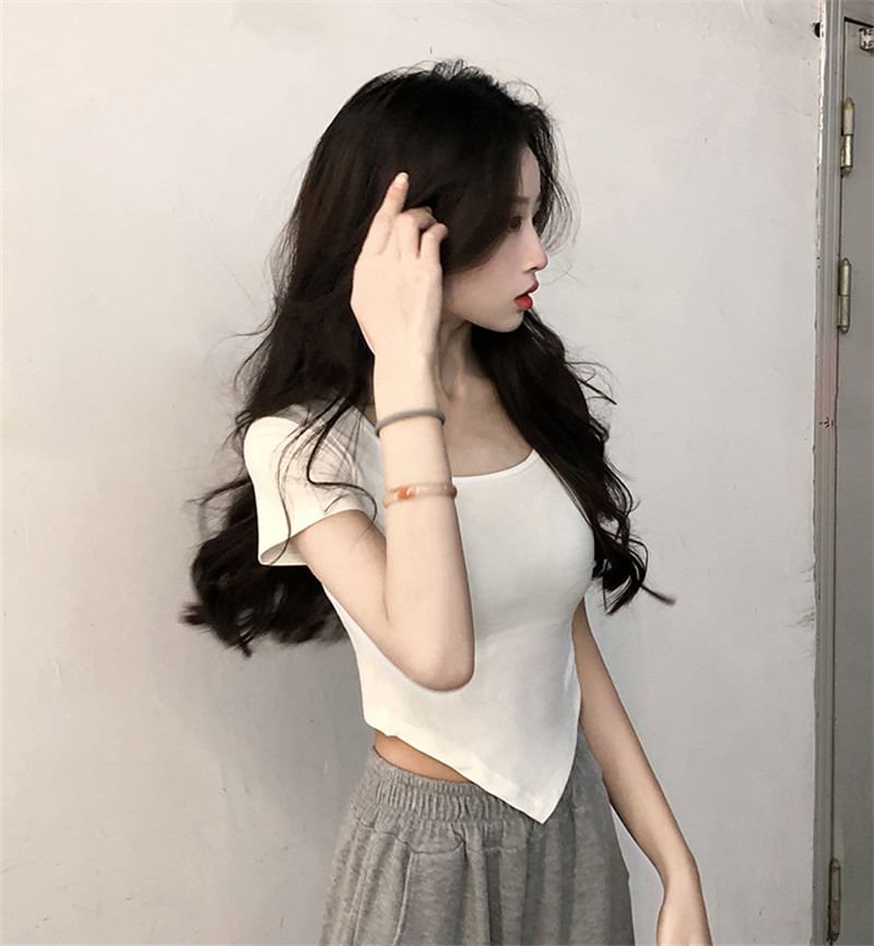 Asymmetric Plain Square-Neck Short-Sleeved Tee