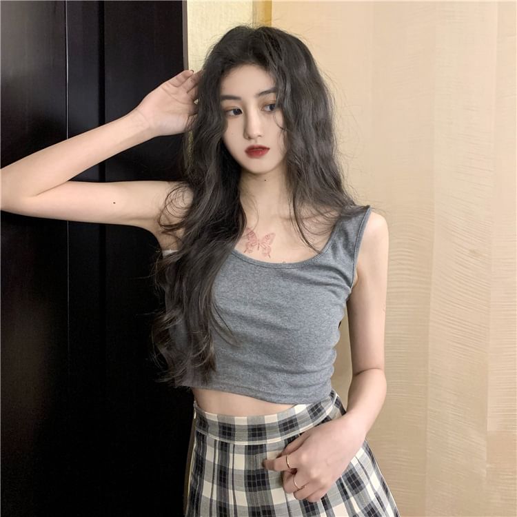 Plain Scoop-Neck Cropped Tank Top