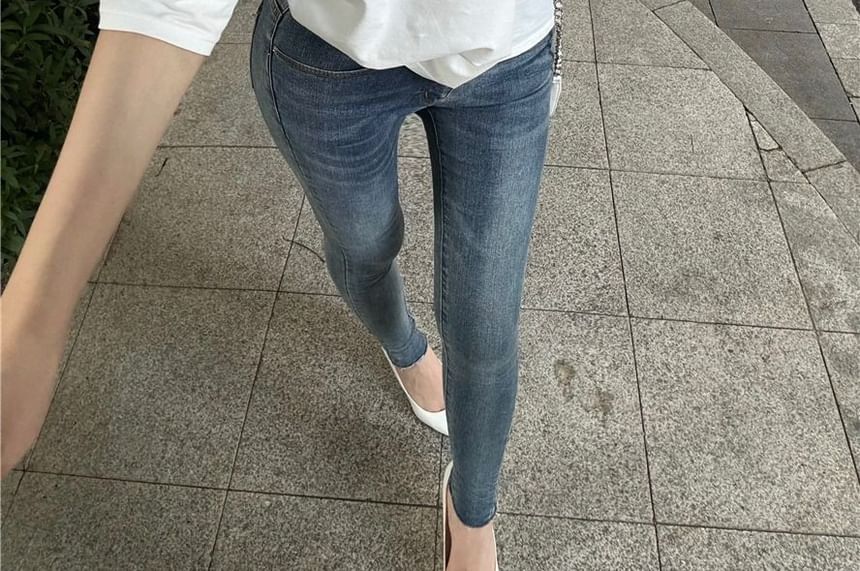 Plain One-Shoulder Short-Sleeved Tee