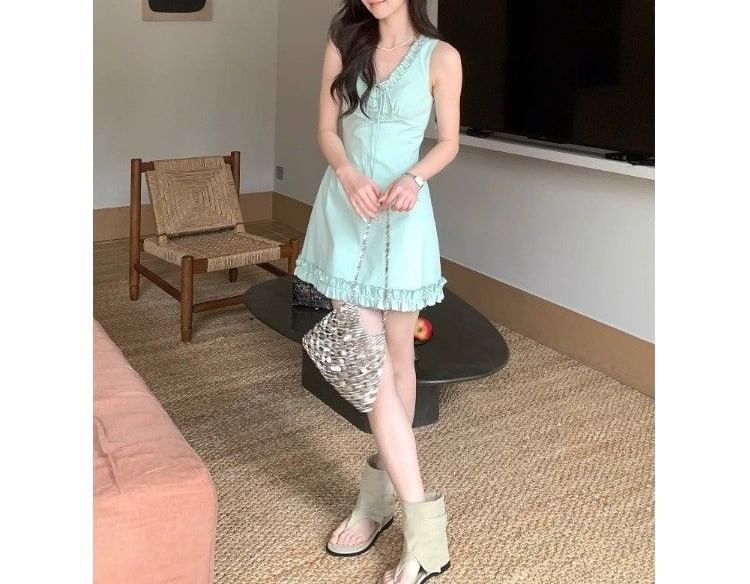 Ruffle V-neck Dress Mini Trim Sleeveless