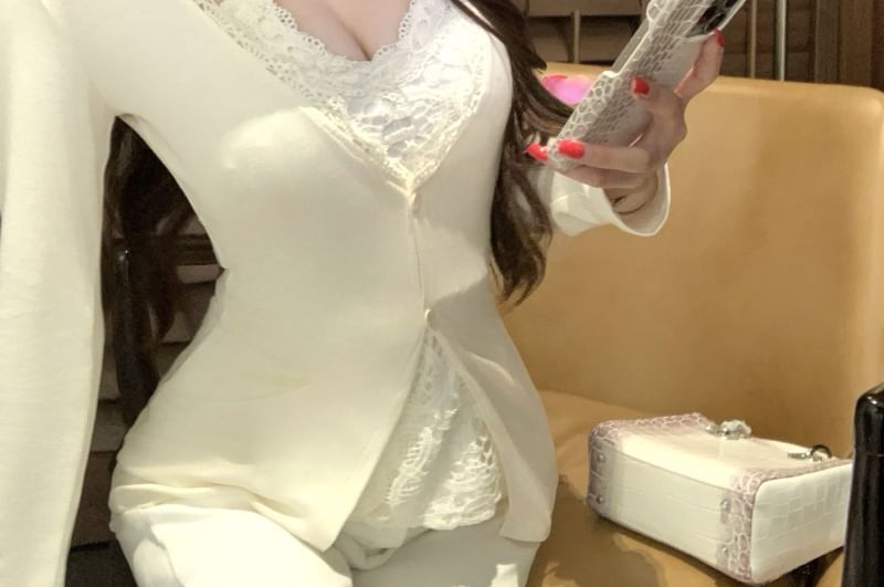Lace Halterneck Slim Top & V-Neck Buttoned Slit Cardigan