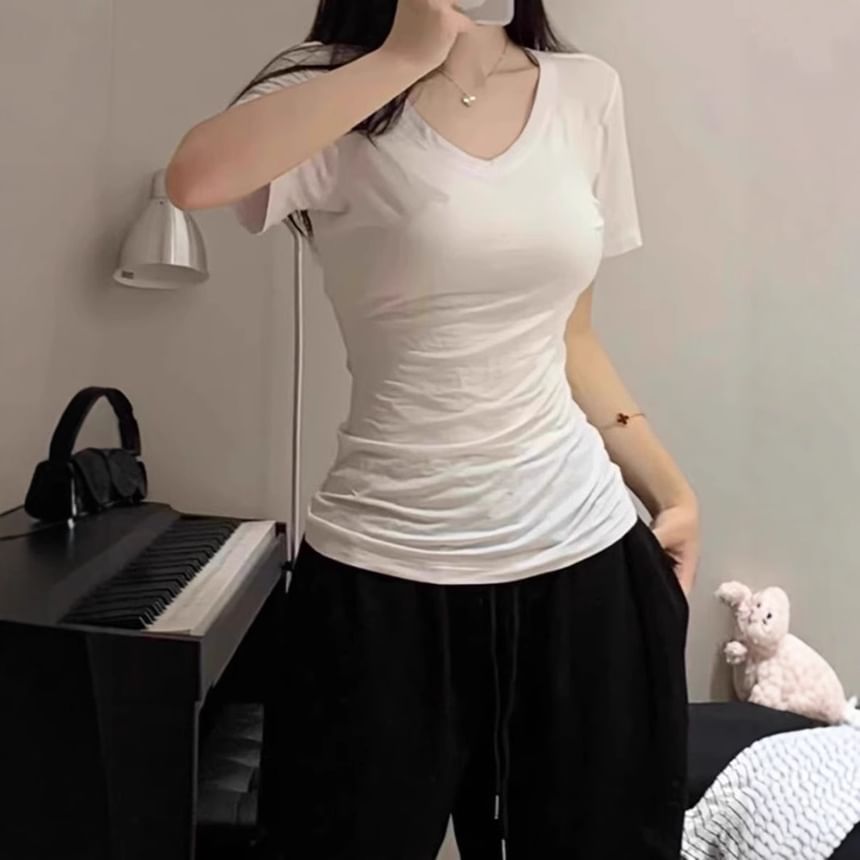 Plain Short-Sleeved V-Neck Gathered Tee