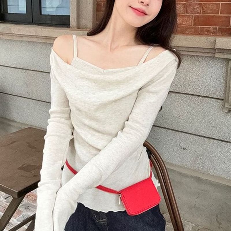 Plain Cold-Shoulder Long-Sleeved Mock Two-Piece Tee