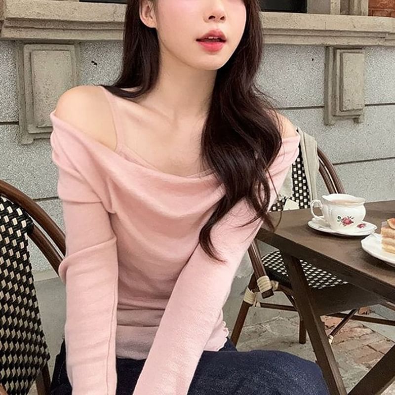 Plain Cold-Shoulder Long-Sleeved Mock Two-Piece Tee