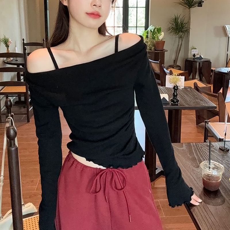 Plain Cold-Shoulder Long-Sleeved Mock Two-Piece Tee